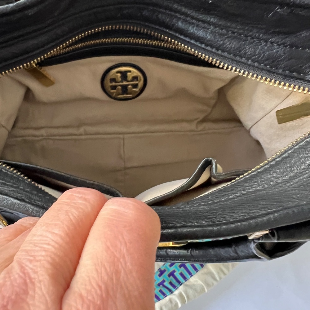 TORY BURCH Amanda Mini Satchel Black Pebbled Leather/Gold Logo Crossbody Bag - Picture 12 of 16
